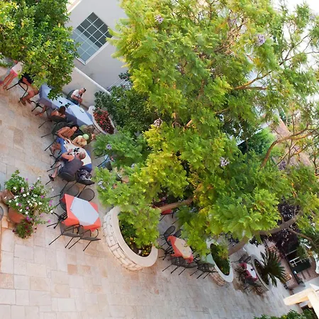 Hotel Marie Akharavi